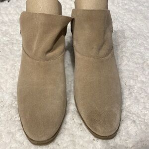 Womens Aerosoles solid beige snap leather ankle boots size 7